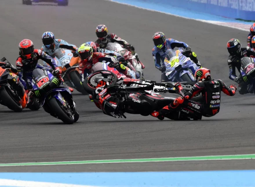 MotoGP, падение Марко Беццекки