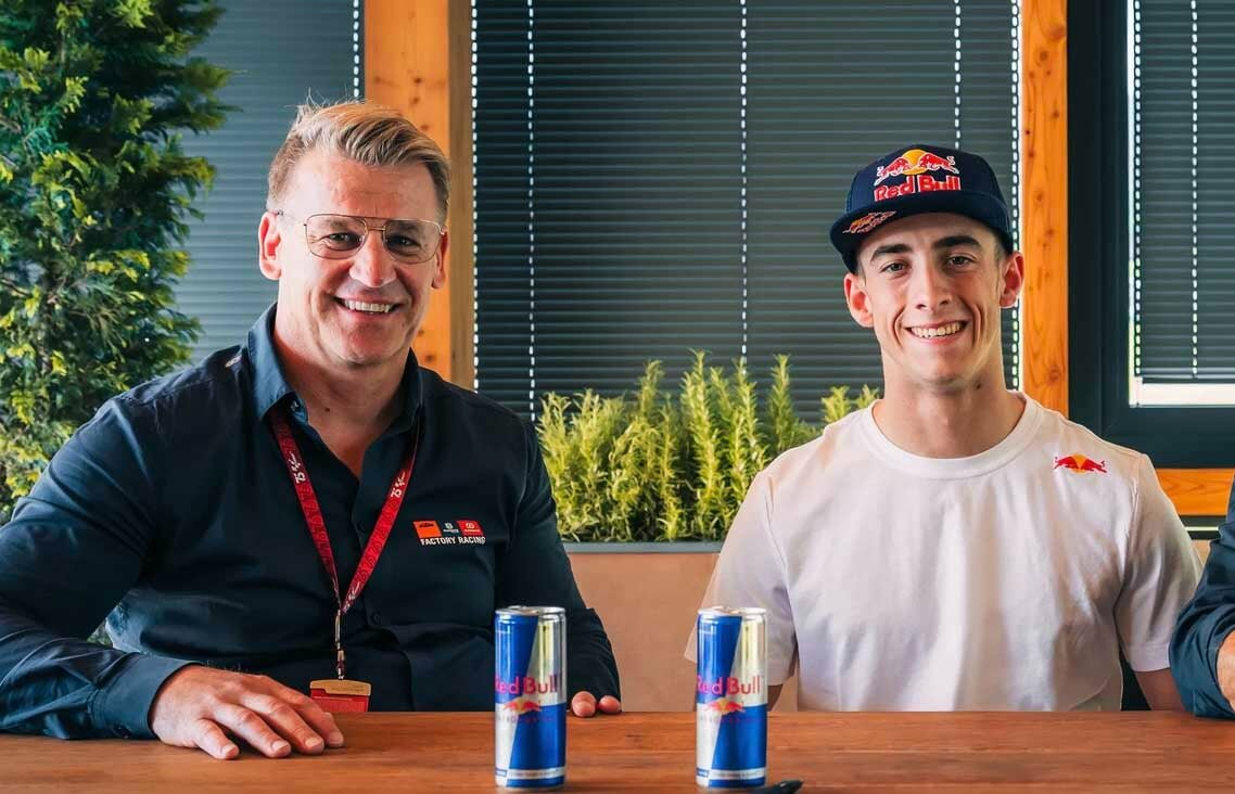 Пит Байрер отказывается сдаваться: «KTM не отпустит Акосту так легко»