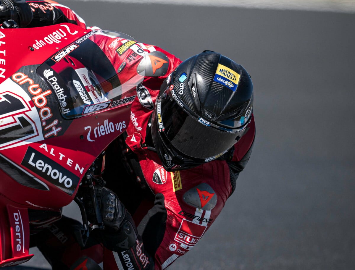 Задержки с омологацией шлемов: Булега — в чёрном, Баньяйя — в ожидании