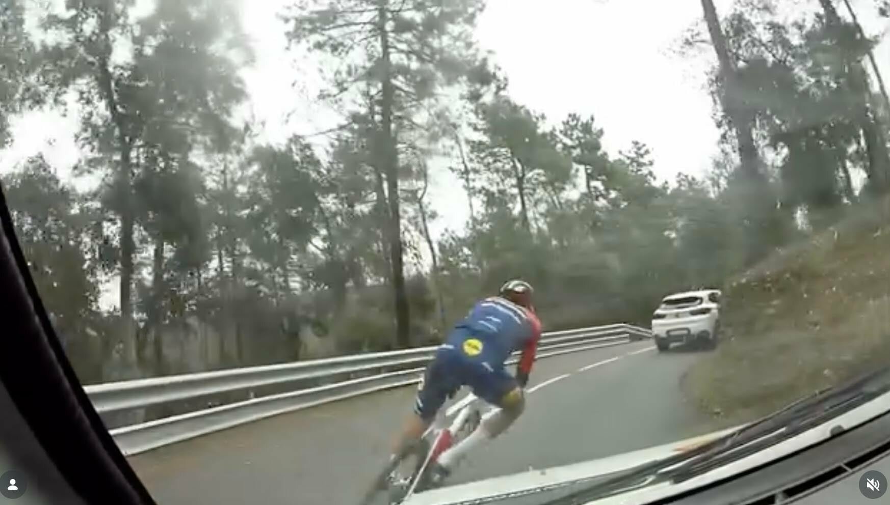 Алейш Эспаргаро: видео на велосипеде вызвало споры — обгон под обвинением