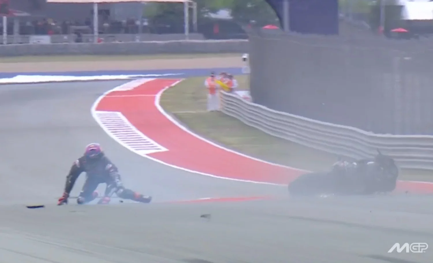 ВИДЕО — Мартин разбил ветровик, а затем… Aprilia после вилли