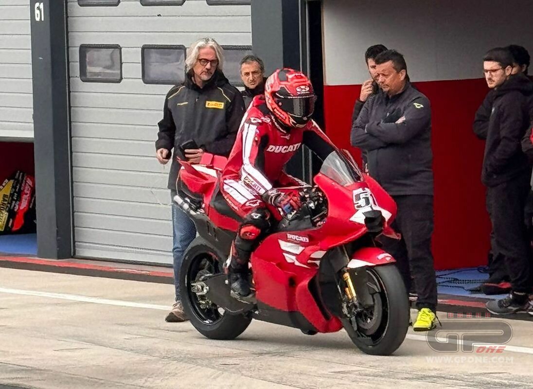 ФОТО и ВИДЕО — новая Ducati GP27 850 на трассе в Мизано с Микеле Пирро