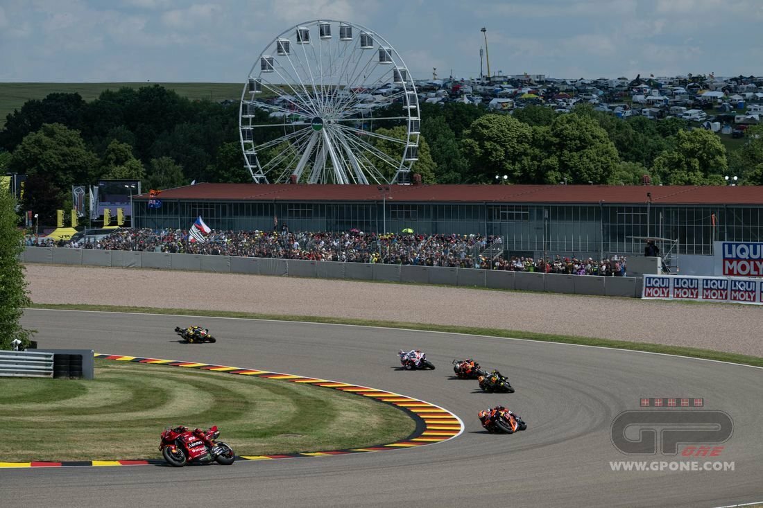 Работы на Заксенринге для повышения безопасности и улучшения дренажа трассы