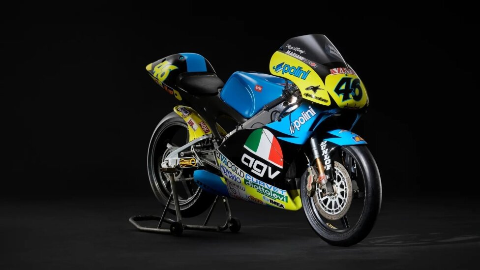 Aprilia-AGV, на которой Валентино Росси одержал свою первую победу, выставлена на продажу за 150 000 €