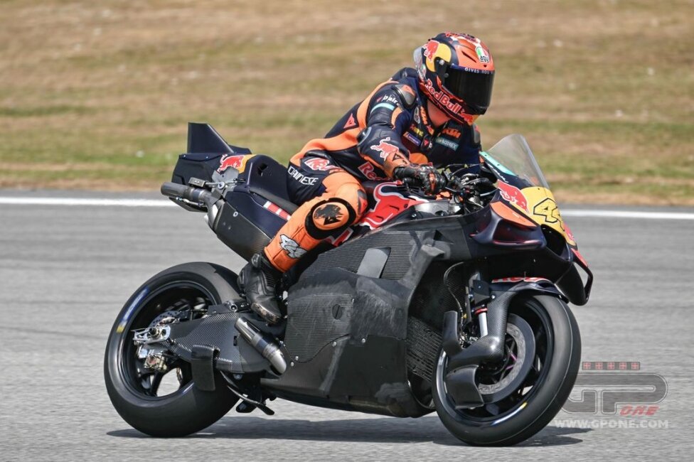 Поль Эспаргаро и Педроса сядут за руль KTM 850 в Мизано перед тестами в Брно