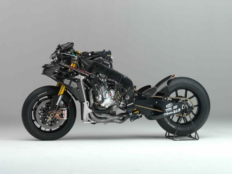 голая Yamaha YZR-M1 2006