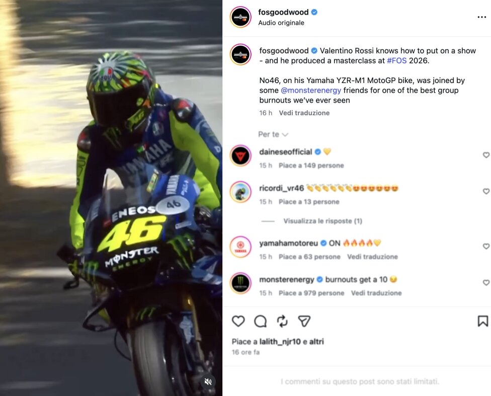 Возвращение Валентино Росси на Yamaha M1 в Гудвуде: легендарный бернаут!