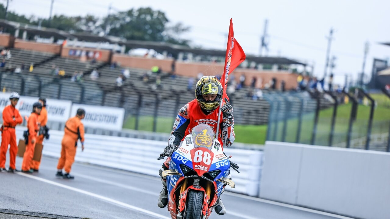Ducati творит историю: побеждает в All Japan SBK с Мизуно, став первым европейским производителем, кому это удалось