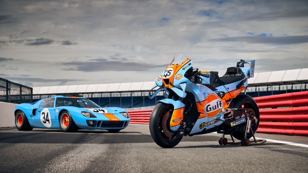 Aprilia Trackhouse в голубом и оранжевом к 125-летию Gulf